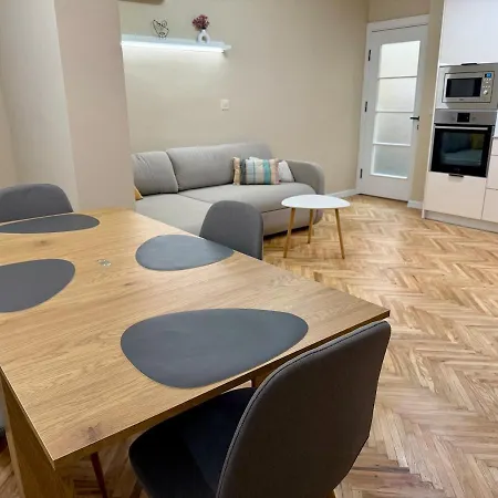 Cozy Cathedral Corner - 2 Mins Walk From The Main Pedestrian Street Apartamento *