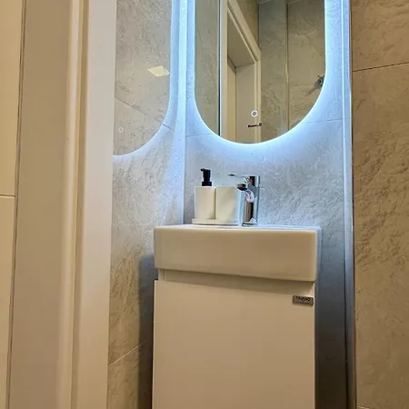 Cozy Cathedral Corner - 2 Mins Walk From The Main Pedestrian Street Daire *