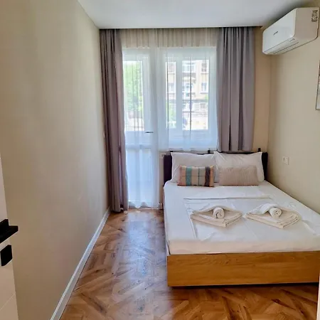 Daire Cozy Cathedral Corner - 2 Mins Walk From The Main Pedestrian Street Varna